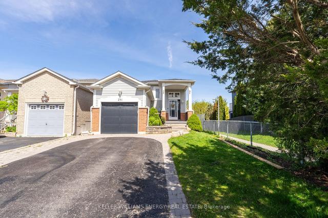 251 Swindells St, House detached with 2 bedrooms, 2 bathrooms and 5 parking in Clarington ON | Image 1
