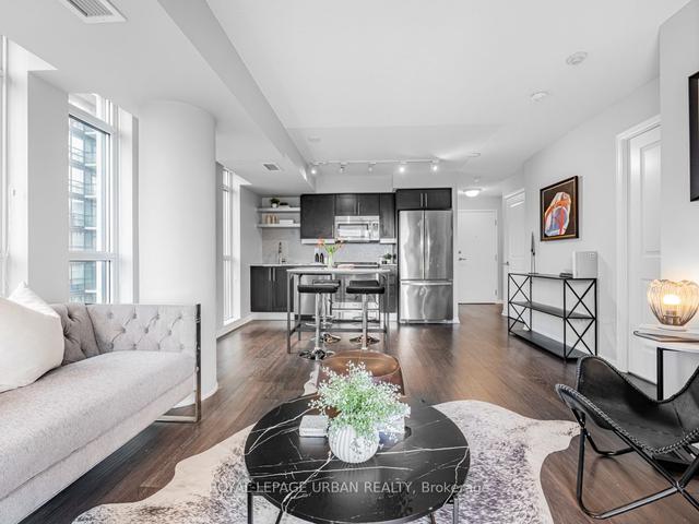 1915 - 400 Adelaide St E, Condo with 2 bedrooms, 2 bathrooms and 1 parking in Toronto ON | Image 8