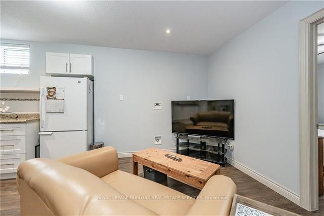 LOWER - 217 Donnici Dr, House detached with 2 bedrooms, 1 bathrooms and 2 parking in Hamilton ON | Image 14