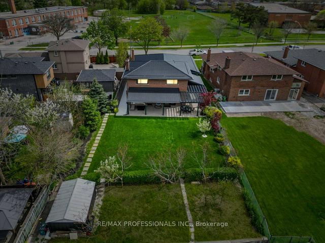 182 Gracefield Ave, House detached with 4 bedrooms, 4 bathrooms and 6 parking in Toronto ON | Image 23