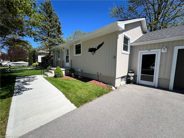 214 Maple St, House detached with 2 bedrooms, 1 bathrooms and 7 parking in West Elgin ON | Image 32
