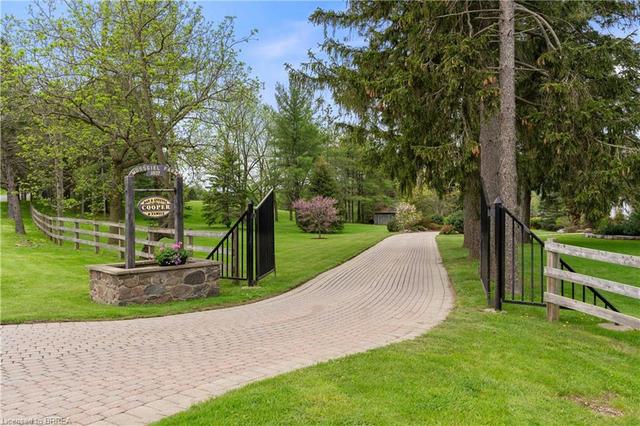 143 East River Road, House detached with 3 bedrooms, 1 bathrooms and 12 parking in Brant ON | Image 2