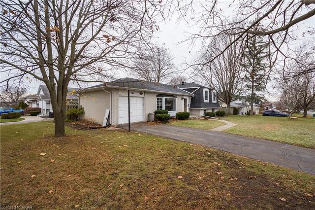 2 Thorncliffe Drive, House detached with 3 bedrooms, 1 bathrooms and 5 parking in Belleville ON | Image 28