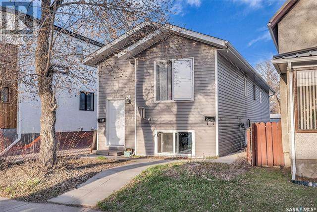 528 H Avenue S, House detached with 6 bedrooms, 3 bathrooms and null parking in Saskatoon SK | Image 1
