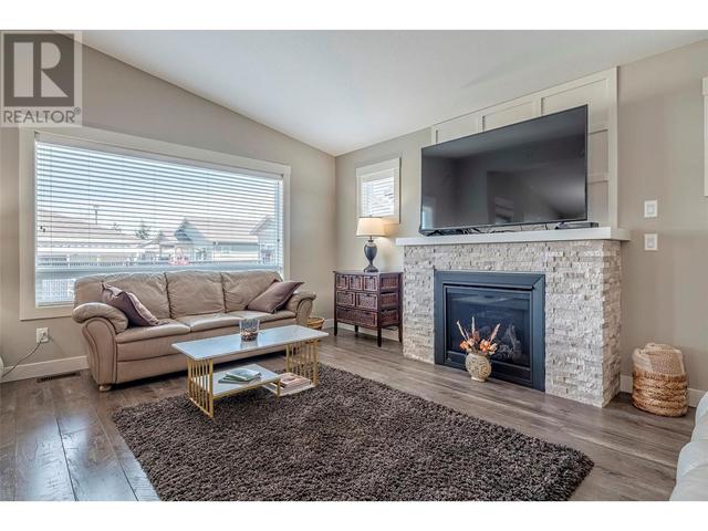 2100 - 55 Avenue Unit# 3, House other with 2 bedrooms, 2 bathrooms and 4 parking in Vernon BC | Image 9