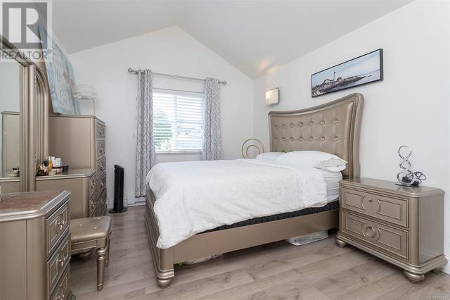 3417 Calumet Ave, House detached with 3 bedrooms, 3 bathrooms and 4 parking in Saanich BC | Image 6
