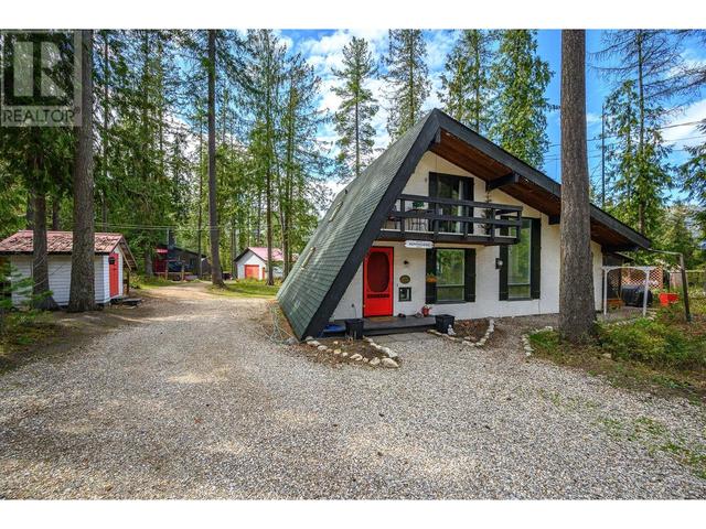 9039 Hummingbird Drive, House detached with 2 bedrooms, 2 bathrooms and 6 parking in Columbia Shuswap E BC | Image 35