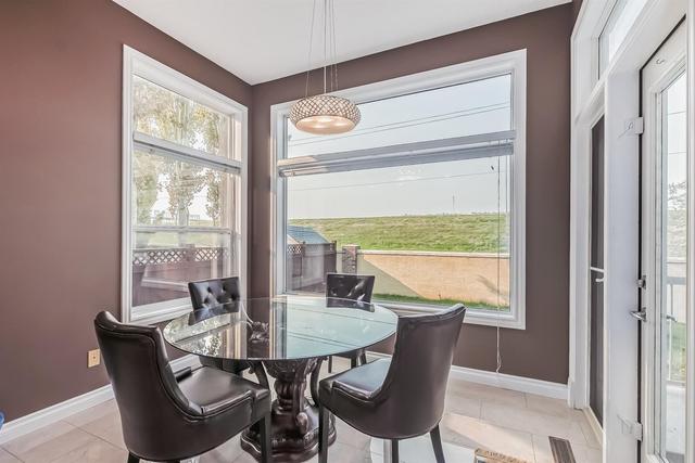 70 Discovery Ridge Rd Sw, House detached with 5 bedrooms, 3 bathrooms and 4 parking in Calgary AB | Image 18