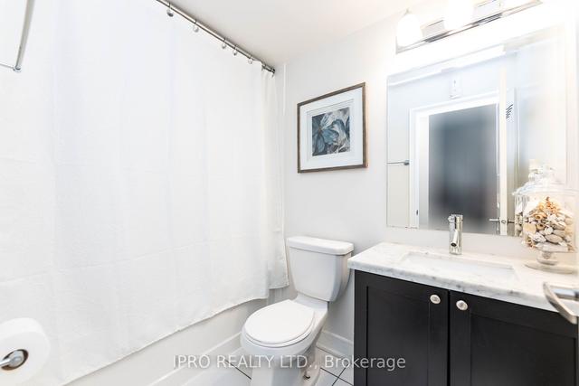 2166 Bayview Ave, Townhouse with 3 bedrooms, 3 bathrooms and 2 parking in Toronto ON | Image 3
