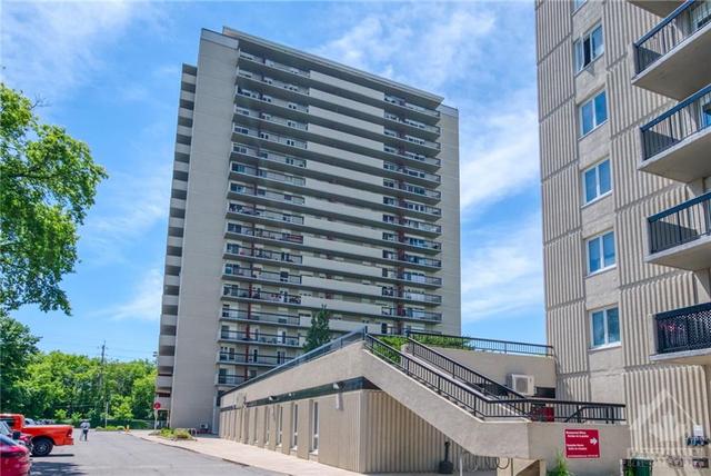 806 - 158 Mcarthur Ave, Condo with 2 bedrooms, 1 bathrooms and 1 parking in Ottawa ON | Image 1