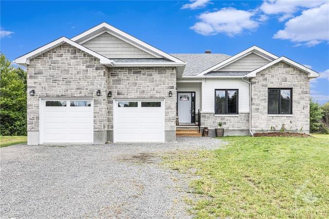 10552 Wylie Way, House detached with 3 bedrooms, 2 bathrooms and 10 parking in North Dundas ON | Image 4