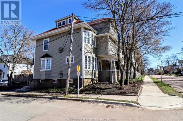 173 Church St, House detached with 5 bedrooms, 2 bathrooms and null parking in Moncton NB | Image 3