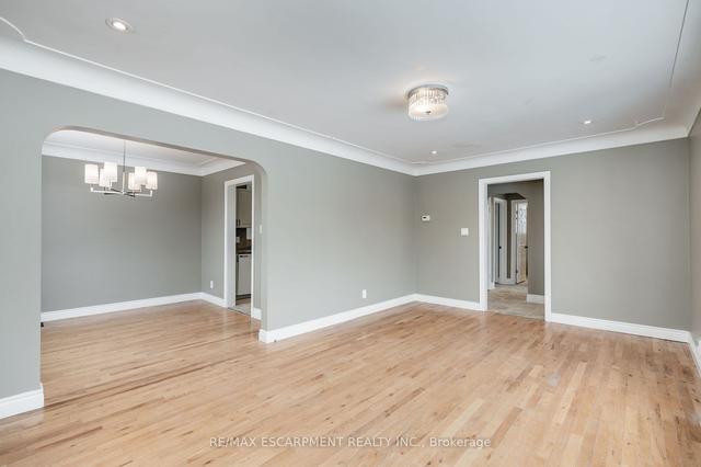 (upper) - 317 King St E, House detached with 2 bedrooms, 1 bathrooms and 2 parking in Hamilton ON | Image 6