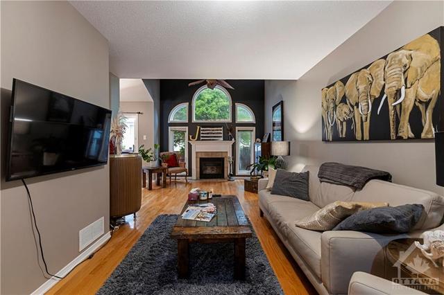 189 Scout St, Townhouse with 2 bedrooms, 2 bathrooms and 3 parking in Ottawa ON | Image 4