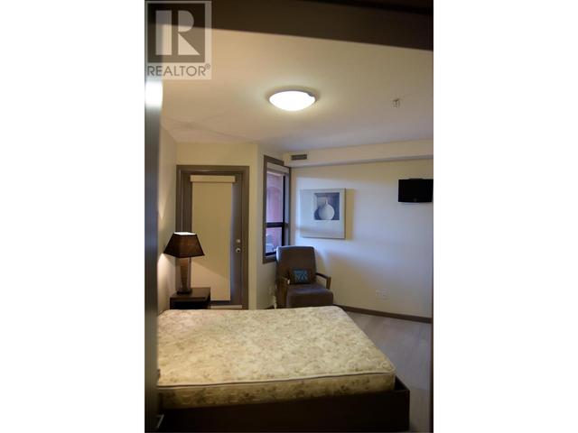 427 - 654 Cook Rd, Condo with 2 bedrooms, 2 bathrooms and 1 parking in Kelowna BC | Image 5