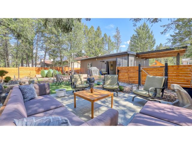 7501 Rivercrest Rd, House detached with 2 bedrooms, 1 bathrooms and 4 parking in Radium Hot Springs BC | Image 14