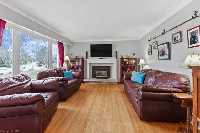 8835 Banting Ave, House detached with 4 bedrooms, 2 bathrooms and 1 parking in Niagara Falls ON | Image 6
