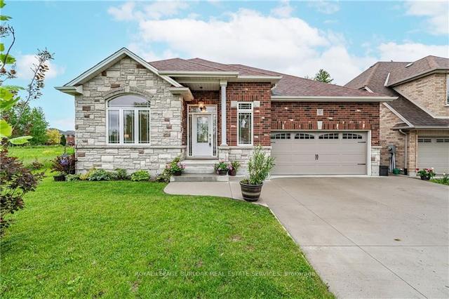 LOWER - 217 Donnici Dr, House detached with 2 bedrooms, 1 bathrooms and 2 parking in Hamilton ON | Image 1