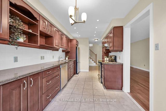 19 - 2006 Glenada Cres, Townhouse with 3 bedrooms, 3 bathrooms and 2 parking in Oakville ON | Image 38
