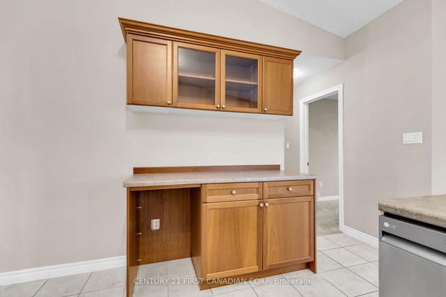 55 - 588 Thistlewood Dr, Townhouse with 2 bedrooms, 3 bathrooms and 4 parking in London ON | Image 3