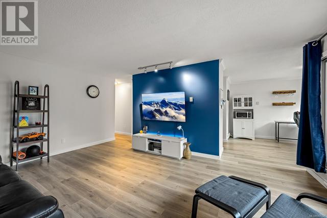 109 - 205 1st St, Condo with 2 bedrooms, 1 bathrooms and 15 parking in Courtenay BC | Image 3