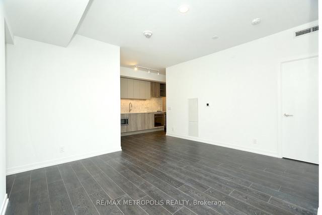 518 - 2020 Bathurst St, Condo with 3 bedrooms, 2 bathrooms and 1 parking in Toronto ON | Image 4