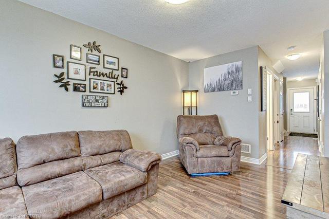 1541 Evans Blvd, House detached with 3 bedrooms, 1 bathrooms and 3 parking in London ON | Image 2