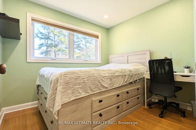 MAIN - 697 George St, House detached with 3 bedrooms, 1 bathrooms and 2 parking in Burlington ON | Image 23
