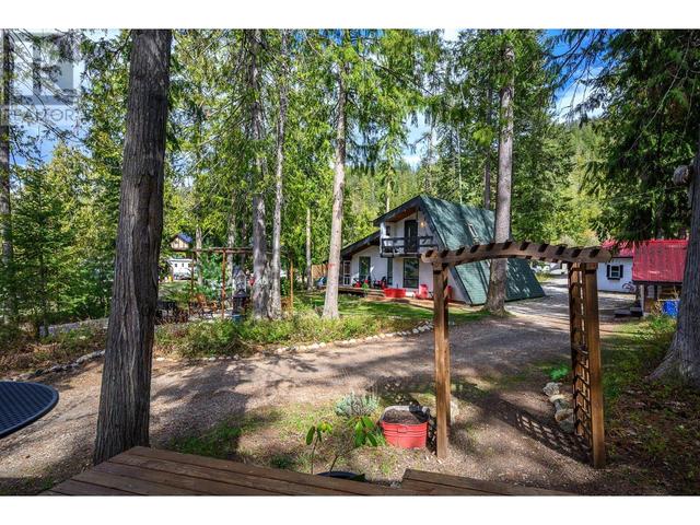 9039 Hummingbird Drive, House detached with 2 bedrooms, 2 bathrooms and 6 parking in Columbia Shuswap E BC | Image 36