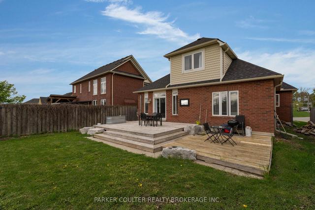 54 Ellis Cres, House detached with 4 bedrooms, 2 bathrooms and 4 parking in Kawartha Lakes ON | Image 35
