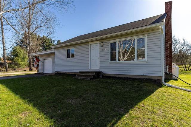 1731 Doran Rd, House detached with 2 bedrooms, 1 bathrooms and 6 parking in Laurentian Valley ON | Image 1