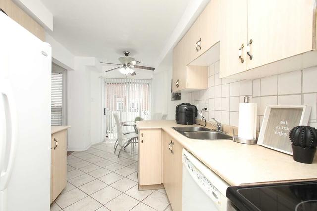 79 Kenwood Dr, Townhouse with 3 bedrooms, 3 bathrooms and 2 parking in Brampton ON | Image 2