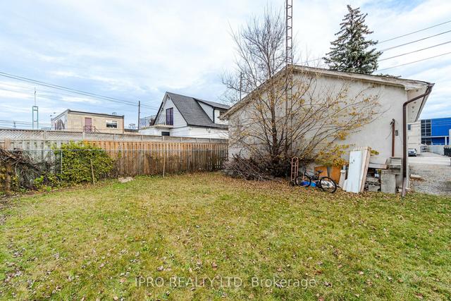 46 Algie Ave, House detached with 5 bedrooms, 2 bathrooms and 5 parking in Toronto ON | Image 8