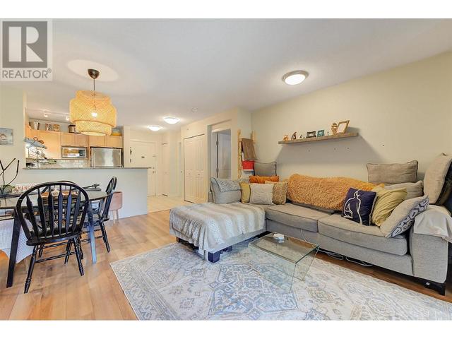 400 - 551 Yates Road, Condo with 2 bedrooms, 1 bathrooms and 1 parking in Kelowna BC | Image 8