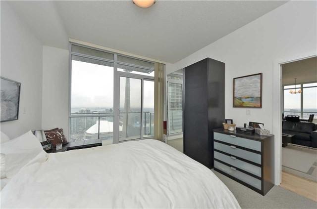 5302 - 65 Bremner Blvd, Condo with 2 bedrooms, 3 bathrooms and 1 parking in Toronto ON | Image 11