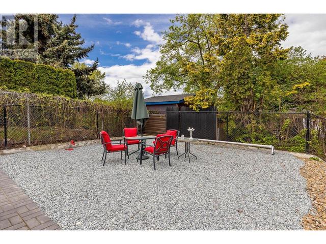 464 Mcphee St, House detached with 5 bedrooms, 2 bathrooms and 6 parking in Kelowna BC | Image 29