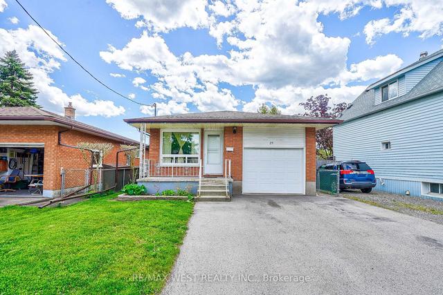 25 Cumming St, House detached with 3 bedrooms, 2 bathrooms and 3 parking in St. Catharines ON | Image 1