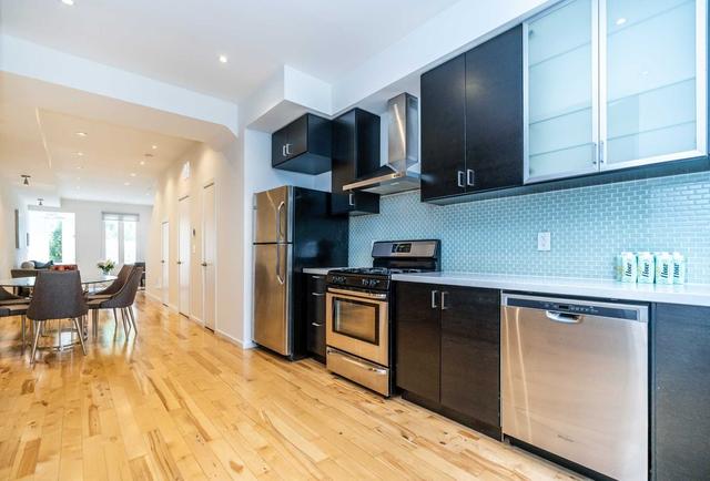 422 Montrose Ave, House semidetached with 3 bedrooms, 2 bathrooms and 2 parking in Toronto ON | Image 23