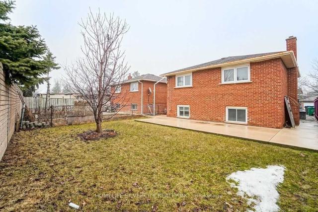 123 Manitou Cres, House attached with 3 bedrooms, 2 bathrooms and 7 parking in Brampton ON | Image 28
