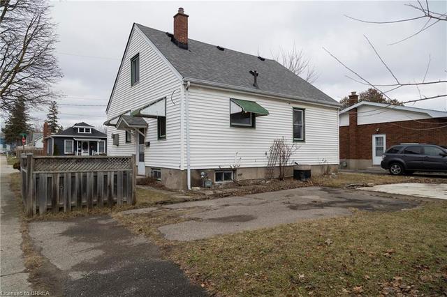 29 Curtis St, House detached with 3 bedrooms, 1 bathrooms and null parking in Brantford ON | Image 8