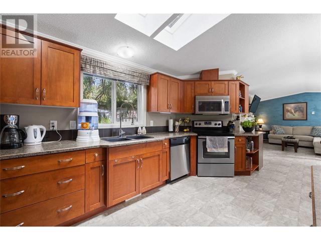 5161 - 63 Avenue Unit# 3, House other with 3 bedrooms, 2 bathrooms and 3 parking in Salmon Arm BC | Image 15