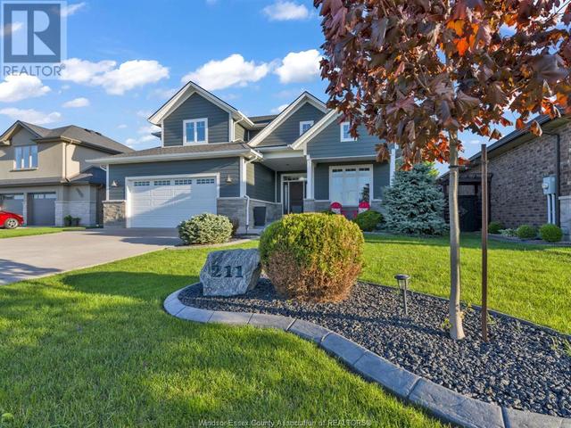 211 Maxwell Cres, House detached with 4 bedrooms, 3 bathrooms and null parking in Lakeshore ON | Image 2