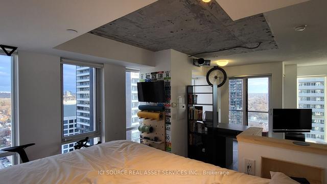 2212 - 170 Sumach St, Condo with 1 bedrooms, 1 bathrooms and 1 parking in Toronto ON | Image 2