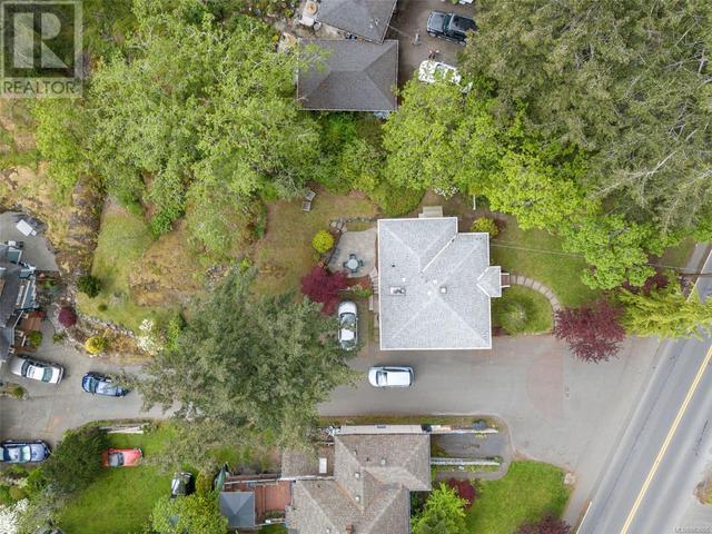 1087 Burnside Rd W, House detached with 2 bedrooms, 1 bathrooms and 4 parking in Saanich BC | Image 34