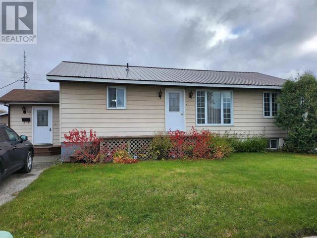 35 Rue Des Pins, House detached with 5 bedrooms, 3 bathrooms and null parking in Dubreuilville ON | Image 1