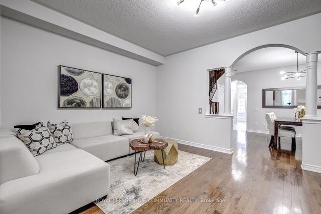424 Lady Nadia Dr, House detached with 4 bedrooms, 3 bathrooms and 4 parking in Vaughan ON | Image 4