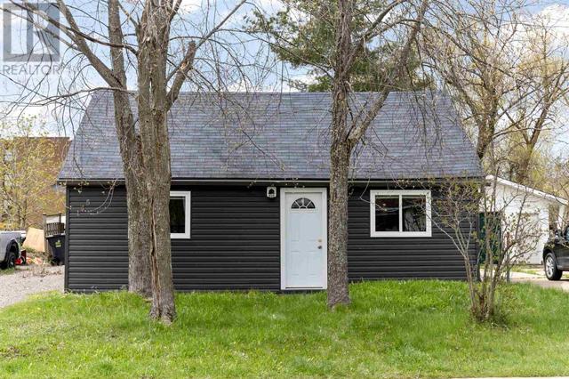145 Elmwood Ave, House detached with 2 bedrooms, 1 bathrooms and null parking in Sault Ste. Marie ON | Image 2