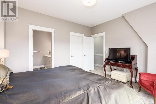 2 - 1653 Comox Ave, House attached with 3 bedrooms, 4 bathrooms and 1 parking in Comox BC | Image 28