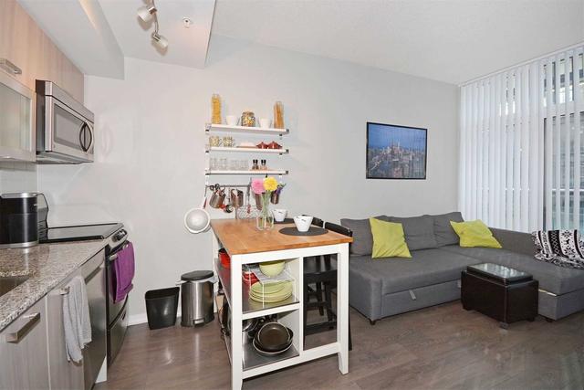 810e - 36 Lisgar St, Condo with 2 bedrooms, 1 bathrooms and 0 parking in Toronto ON | Image 2