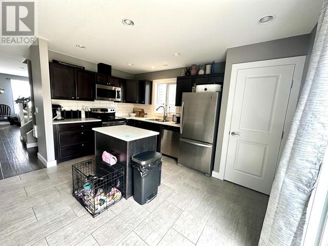 8505 74 Street, House detached with 3 bedrooms, 3 bathrooms and null parking in Fort St. John BC | Image 4